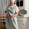 Lniany fartuszek miętowy długi w stylu retro